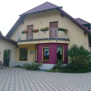 Sena, Apartment